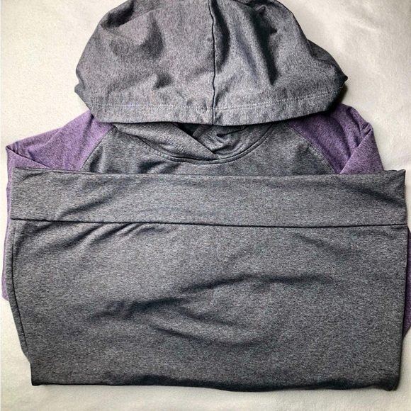 THE NORTH FACE Women's Fave Lite Comfort LFC Pullover Hoodie 
Size (Medium) - Picture 7 of 12